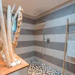 Ubuntu, D'architecte, Classée 5 étoiles, Vue Mer, à 250m, Tennis * Bormes-les-Mimosas